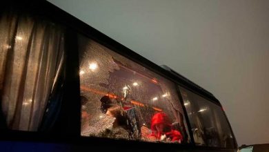 Sulmohet me gurë autobusi me turistë kosovarë në Mal të Zi, shihni si i kanë thyer xhamat (FOTO) Sulmohet me gurë autobusi me turistë kosovarë në Mal të Zi, shihni si i kanë thyer xhamat (FOTO)