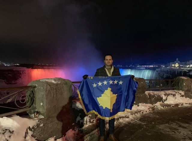 13-vjetori i Pavarësisë, ujëvara e Niagarës merr ngjyrat e flamurit të Kosovës (FOTO) 13-vjetori i Pavarësisë, ujëvara e Niagarës merr ngjyrat e flamurit të Kosovës (FOTO)