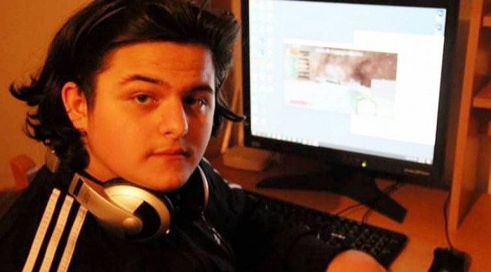 Njihuni me Amar Isenin, talentin 13-vjeçar nga Bujanoci që ndërton video lojëra në gjuhën angleze Njihuni me Amar Isenin, talentin 13-vjeçar nga Bujanoci që ndërton video lojëra në gjuhën angleze