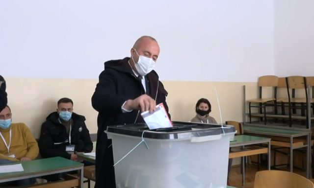 Synon presidencën, voton Ramush Haradinaj: Na presin shumë sfida, ju lutem votoni! Synon presidencën, voton Ramush Haradinaj: Na presin shumë sfida, ju lutem votoni!