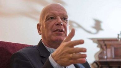 Historiani serb trondit Beogradin me deklaratën e tij: Kosova e pavarur, të gjithë e dinë, por e fusin kokën në rërë Historiani serb trondit Beogradin me deklaratën e tij: Kosova e pavarur, të gjithë e dinë, por e fusin kokën në rërë