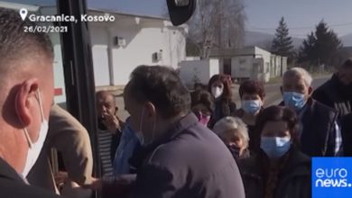 Me pamje pa koment: Euronewsi shfaq qytetarët që nga Kosova shkojnë në Serbi për t’u vaksinuar Me pamje pa koment: Euronewsi shfaq qytetarët që nga Kosova shkojnë në Serbi për t’u vaksinuar