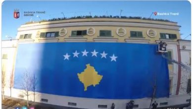 VIDEO/ Bashkia e Tiranës mbulohet nga flamuri i Kosovës, Veliaj: Ja kshu bohet! Dashni nga Tirana VIDEO/ Bashkia e Tiranës mbulohet nga flamuri i Kosovës, Veliaj: Ja kshu bohet! Dashni nga Tirana