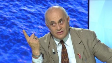 Shpërthen Fuga: Ata i urrejnë shqiptarët dhe na trajtojnë si qen, të tërheqim ambasadorin nga Mali i Zi Shpërthen Fuga: Ata i urrejnë shqiptarët dhe na trajtojnë si qen, të tërheqim ambasadorin nga Mali i Zi