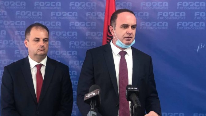 “Kam informuar të gjithë partnerët ndërkombëtarë”/ Kryekomunari i Tuzit ngre ALARMIN: Mali i Zi po diskriminon shqiptarët “Kam informuar të gjithë partnerët ndërkombëtarë”/ Kryekomunari i Tuzit ngre ALARMIN: Mali i Zi po diskriminon shqiptarët