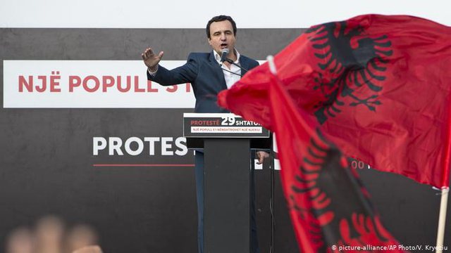 “Shkëlqimi dhe rënia” e Vetëvendosjes? Partia e Kurtit, asnjë komunë në zgjedhjet lokale