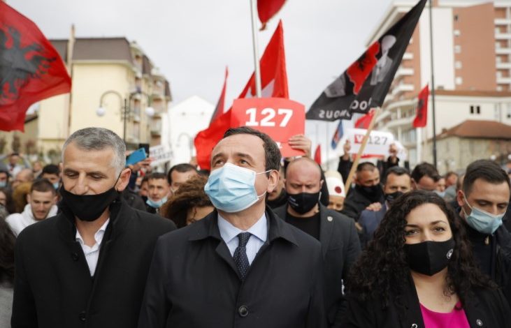 Gazeta zvicerane: “Kurti do ta bëjë Kosovën, `Zvicër të Ballkanit`” Gazeta zvicerane: “Kurti do ta bëjë Kosovën, `Zvicër të Ballkanit`”