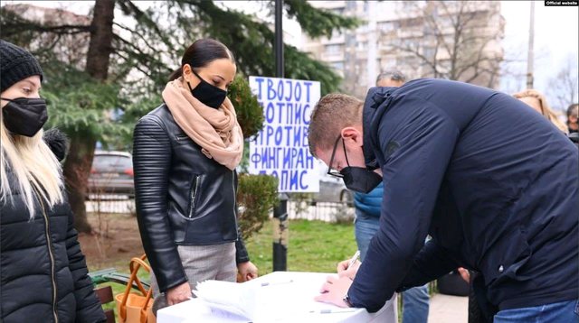 Në Maqedoni ende po përdoren tekstet shkollore që fyejnë shqiptarët Në Maqedoni ende po përdoren tekstet shkollore që fyejnë shqiptarët