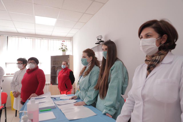 Lajm i mirë/ Nesër vaksinohen në Kukës 250 mjekë të Kosovës Lajm i mirë/ Nesër vaksinohen në Kukës 250 mjekë të Kosovës