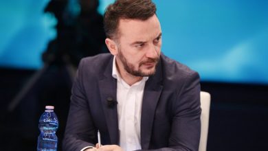 Fitorja e thellë e Albin Kurtit ‘trazon’ politikën, Molliqaj e krahason me Erdoganin: Është populist Fitorja e thellë e Albin Kurtit ‘trazon’ politikën, Molliqaj e krahason me Erdoganin: Është populist
