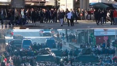Rasti ‘Mostra’/ Rëndohet bilanci protestës së shqiptarëve në Maqedoninë e Veriut, 7 efektivë të lënduar, 8 persona shoqërohen në polici Rasti ‘Mostra’/ Rëndohet bilanci protestës së shqiptarëve në Maqedoninë e Veriut, 7 efektivë të lënduar, 8 persona shoqërohen në polici