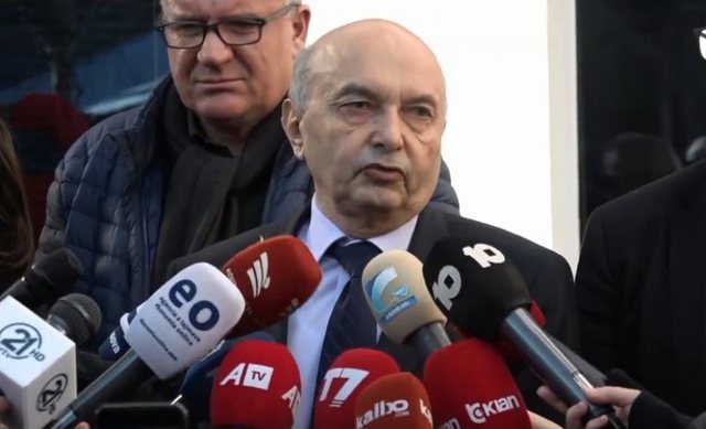 Shkrihet kupola e LDK/ Isa Mustafa flet pas dorëheqjes, Lutfi Haziri: Edhe Kryesia e larguar Shkrihet kupola e LDK/ Isa Mustafa flet pas dorëheqjes, Lutfi Haziri: Edhe Kryesia e larguar