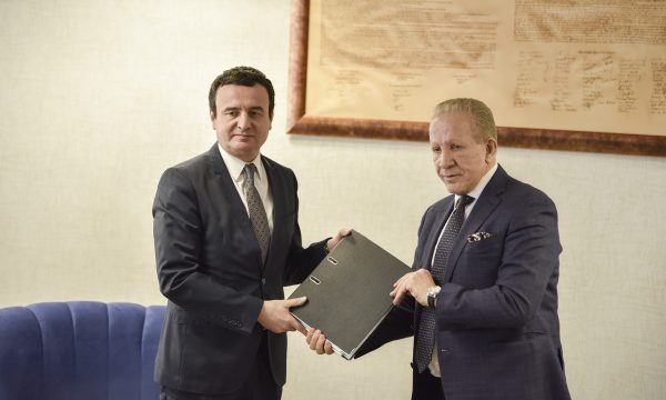 Pacolli letër Kurtit: Politika juaj është e gabuar dhe çon në izolim Pacolli letër Kurtit: Politika juaj është e gabuar dhe çon në izolim