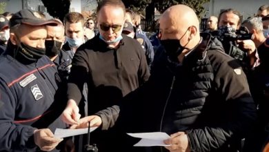 Krahu i djathtë i Amfilohijes kërcënon Nik Gjeloshajn: Policia do të rrethojë Tuzin! Krahu i djathtë i Amfilohijes kërcënon Nik Gjeloshajn: Policia do të rrethojë Tuzin!