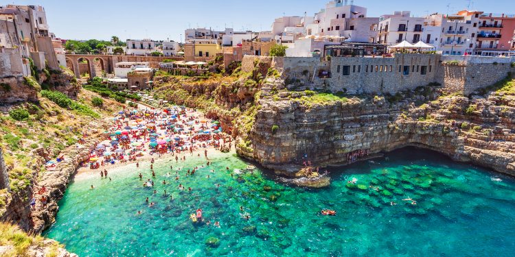 Vera e 2021, pa turistë të huaj! Shumë shtete do të kërkojnë pasaporta vaksinimi Vera e 2021, pa turistë të huaj! Shumë shtete do të kërkojnë pasaporta vaksinimi