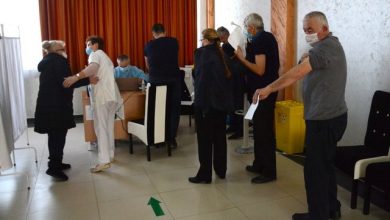 Serbia ftesë qytetarëve nga Kosova që të aplikojnë për vaksinimin kundër COVID-19 Serbia ftesë qytetarëve nga Kosova që të aplikojnë për vaksinimin kundër COVID-19