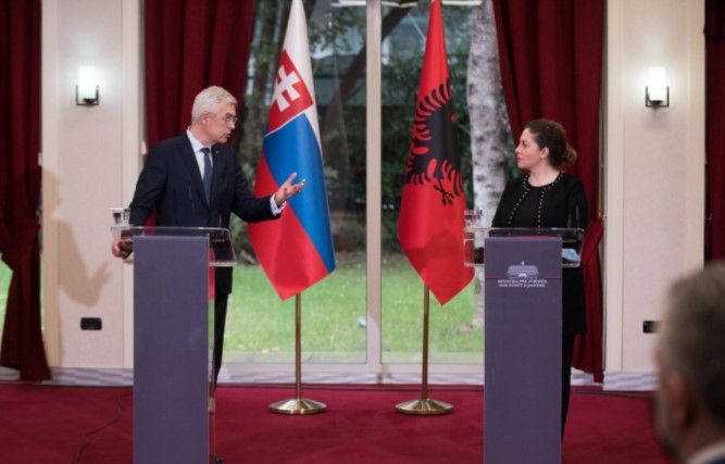 Shqipëria i kërkon Sllovakisë të hapë zyre ndërlidhëse për Kosovën Shqipëria i kërkon Sllovakisë të hapë zyre ndërlidhëse për Kosovën