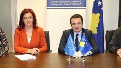 Është kundër martesave mes gjinisë së njëjtë, dy organizata i kërkojnë Kurtit shkarkimin e zëvendëskryeministres Është kundër martesave mes gjinisë së njëjtë, dy organizata i kërkojnë Kurtit shkarkimin e zëvendëskryeministres