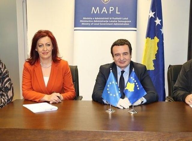 Është kundër martesave mes gjinisë së njëjtë, dy organizata i kërkojnë Kurtit shkarkimin e zëvendëskryeministres