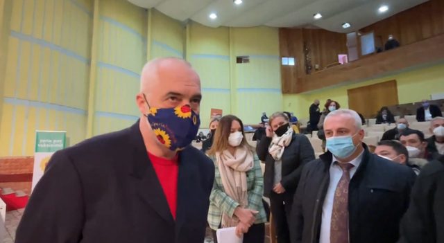 Rama bën deklaratën e fortë nga Kukësi: Shoku në Beograd le të publikojë harta leshi, ne jemi një! Rama bën deklaratën e fortë nga Kukësi: Shoku në Beograd le të publikojë harta leshi, ne jemi një!
