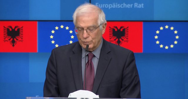 “I papranueshëm çdo provokim”! Borell thirrje Kosovës e Serbisë: Hiqni menjëherë Policinë Speciale dhe barrikadat “I papranueshëm çdo provokim”! Borell thirrje Kosovës e Serbisë: Hiqni menjëherë Policinë Speciale dhe barrikadat