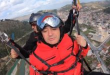 VIDEO/ Me parashutë mbi Berat, Klosi shpalos programin e turizmit nga ajri: Rrisim numrin e turistëve në qytet VIDEO/ Me parashutë mbi Berat, Klosi shpalos programin e turizmit nga ajri: Rrisim numrin e turistëve në qytet