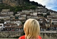 Blogerja e njohur e udhëtimeve tregon 10 arsye pse duhet vizituar Shqipëria Blogerja e njohur e udhëtimeve tregon 10 arsye pse duhet vizituar Shqipëria