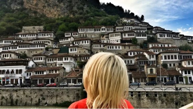 Blogerja e njohur e udhëtimeve tregon 10 arsye pse duhet vizituar Shqipëria Blogerja e njohur e udhëtimeve tregon 10 arsye pse duhet vizituar Shqipëria