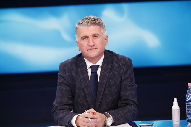 “Kurrë më shumë se sot”/ Zv.kryetari i Parlamentit: Kosova ka nevojë për Shqiperinë, SHBA dhe BE “Kurrë më shumë se sot”/ Zv.kryetari i Parlamentit: Kosova ka nevojë për Shqiperinë, SHBA dhe BE
