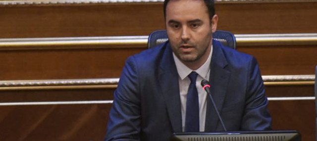 Paralajmërimi i kreut të Kuvendit të Kosovës: Reciprociteti me Serbinë të kompletohet në aspektin tregtar dhe… Paralajmërimi i kreut të Kuvendit të Kosovës: Reciprociteti me Serbinë të kompletohet në aspektin tregtar dhe…