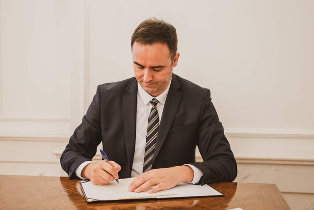 Letra/ Konjufca kërkon emrin e VV për Kryeministër, Presidenti në detyrë nuk humb kohë Letra/ Konjufca kërkon emrin e VV për Kryeministër, Presidenti në detyrë nuk humb kohë