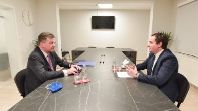 Lajçak thotë se i dorëzoi Kurtit dokumente që të përgatitet për dialogun me Serbinë Lajçak thotë se i dorëzoi Kurtit dokumente që të përgatitet për dialogun me Serbinë