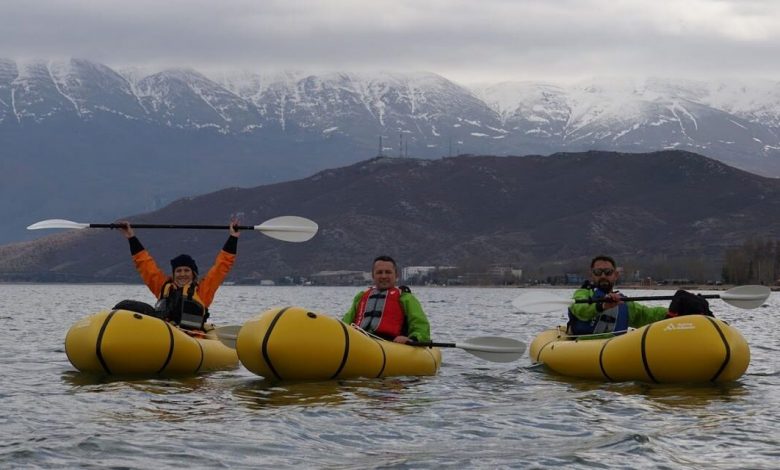 FOTO: Pack Rafting, sporti më i ri ujor në Shqipëri FOTO: Pack Rafting, sporti më i ri ujor në Shqipëri