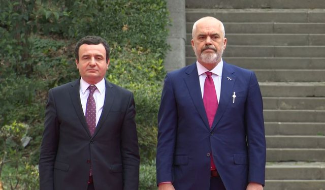 Ndalimi i dinarit serb/ Rama i “del në krah” Kurtit: Kosova ka të drejtë të zbatojë kushtetutën e saj Ndalimi i dinarit serb/ Rama i “del në krah” Kurtit: Kosova ka të drejtë të zbatojë kushtetutën e saj