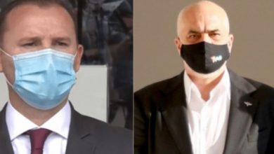‘Dorëzohet’ Ministria e Kosovës, 60 mjekë nga Kosova do të bëjnë vaksinën në Kukës ‘Dorëzohet’ Ministria e Kosovës, 60 mjekë nga Kosova do të bëjnë vaksinën në Kukës
