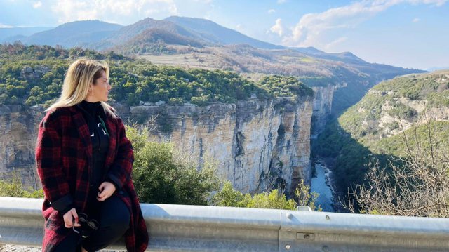 VIDEO/ Njihuni me mrekullitë në malësitë e Skraparit e historinë e madhe e të shenjtë që po çmend Evropën