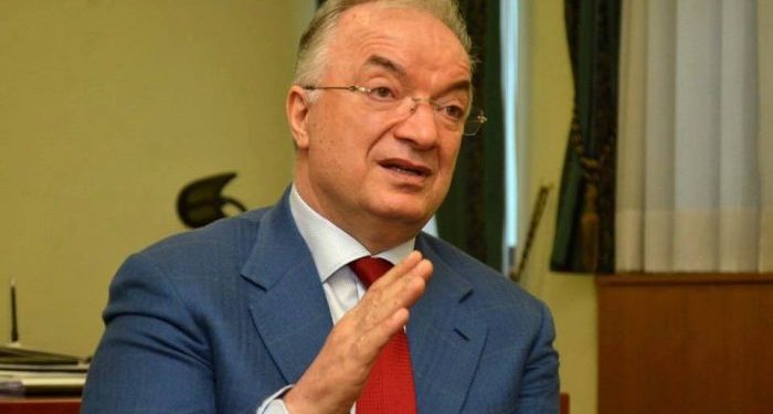 Njeriu që kontaktonte me amerikanët gjatë luftës, tregon se pse erdhi kreu i CIA në Kosovë Njeriu që kontaktonte me amerikanët gjatë luftës, tregon se pse erdhi kreu i CIA në Kosovë