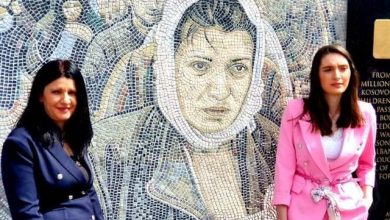 “Vajza kishte ngrirë, kunata e futi në furrë”/ Flet gruaja simbol e eksodit të Kosovës (FOTO) “Vajza kishte ngrirë, kunata e futi në furrë”/ Flet gruaja simbol e eksodit të Kosovës (FOTO)