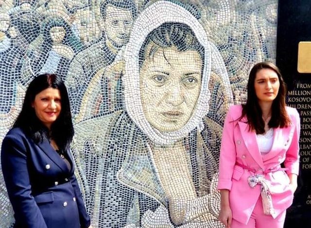 “Vajza kishte ngrirë, kunata e futi në furrë”/ Flet gruaja simbol e eksodit të Kosovës (FOTO)