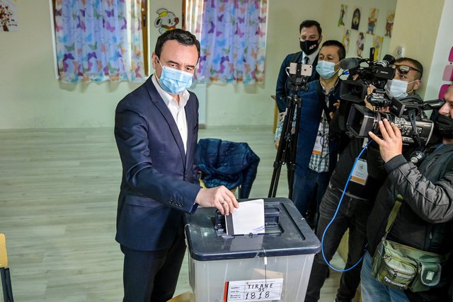 “Ankohen për ndërhyrje nga Serbia, por…”/ BE i “tërheq veshin” Albin Kurtit pasi votoi në Shqipëri: E papranueshme “Ankohen për ndërhyrje nga Serbia, por…”/ BE i “tërheq veshin” Albin Kurtit pasi votoi në Shqipëri: E papranueshme
