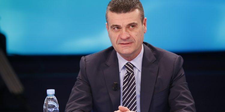 “Përplasja në PD, betejë për jetë a vdekje”/ Patozi: ‘Çelësin’ e 11 Dhjetorit e ka Basha