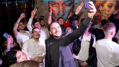 ‘COVID + një pije falas’/ Skandal në Korçë, kandidati i PD-së Salianji organizon party për t’i marrë votën të rinjve