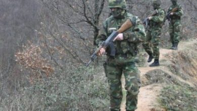 Ushtria serbe stërvitet afër Bujanocit për sigurimin e vijës kufitare me Kosovën Ushtria serbe stërvitet afër Bujanocit për sigurimin e vijës kufitare me Kosovën