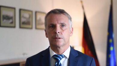 Ambasadori gjerman për liberalizimin e vizave: Kosovës i iku treni në vitin 2016, kur nuk arriti ta bënte demarkimin me Malin e Zi Ambasadori gjerman për liberalizimin e vizave: Kosovës i iku treni në vitin 2016, kur nuk arriti ta bënte demarkimin me Malin e Zi