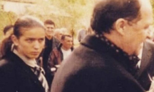Ish-truproja femër e Rugovës tregon detaje mbi atentatin ndaj Rugovës në vitin 2005 dhe takimi i tij më pas me Solanën Ish-truproja femër e Rugovës tregon detaje mbi atentatin ndaj Rugovës në vitin 2005 dhe takimi i tij më pas me Solanën