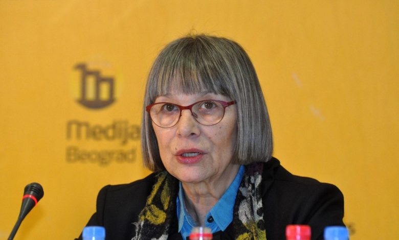 Dekoroi me medaljen e lartë mohuesin e genocidit, humanistja kritikon ashpër Vuçiç: Fillove luftën kundër fqinjëve… Dekoroi me medaljen e lartë mohuesin e genocidit, humanistja kritikon ashpër Vuçiç: Fillove luftën kundër fqinjëve…