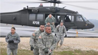 “Blindohet” Veriu/ NATO shton forcat e KFOR-it në Kosovë: 130 ushtarë rumunë i bashkohen misionit paqeruajtës “Blindohet” Veriu/ NATO shton forcat e KFOR-it në Kosovë: 130 ushtarë rumunë i bashkohen misionit paqeruajtës