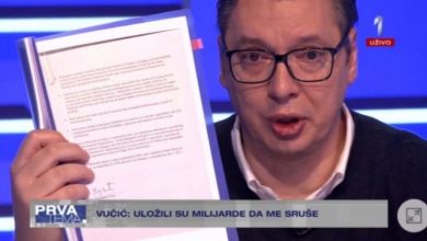 Vuçiq tregon dokumentin e nënshkruar në Uashington: Ky është nënshkrimi im, askund nuk ka pranim të Kosovës Vuçiq tregon dokumentin e nënshkruar në Uashington: Ky është nënshkrimi im, askund nuk ka pranim të Kosovës