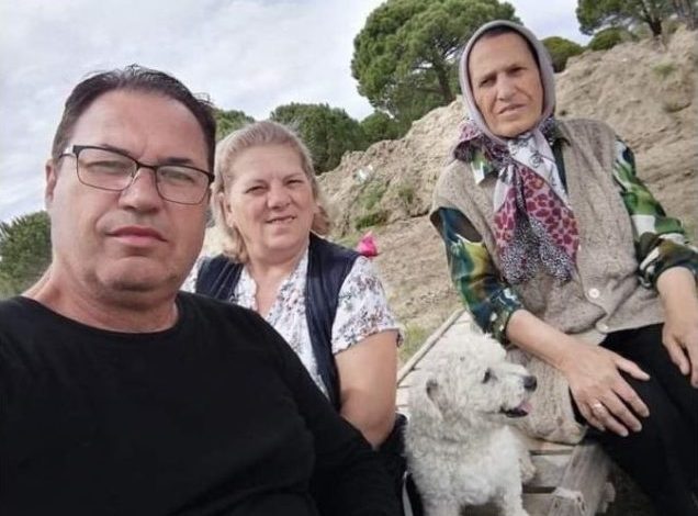 Detaje të reja nga tragjedia e familjes Haliti, mblodhën kërpudha në Gjirin e Lalëzit dhe më pas pyetën fqinjët sesi t’i gatuanin; kaluan 5 orë të sëmurë në banesë Detaje të reja nga tragjedia e familjes Haliti, mblodhën kërpudha në Gjirin e Lalëzit dhe më pas pyetën fqinjët sesi t’i gatuanin; kaluan 5 orë të sëmurë në banesë