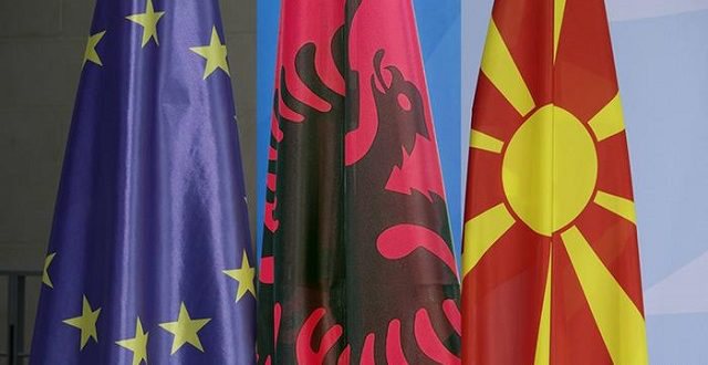 Kush dhe pse kërkon të ndahet Shqipëria nga Maqedonia veriore në procesin e anëtarësimit në Bashkimin Evropian? Kush dhe pse kërkon të ndahet Shqipëria nga Maqedonia veriore në procesin e anëtarësimit në Bashkimin Evropian?